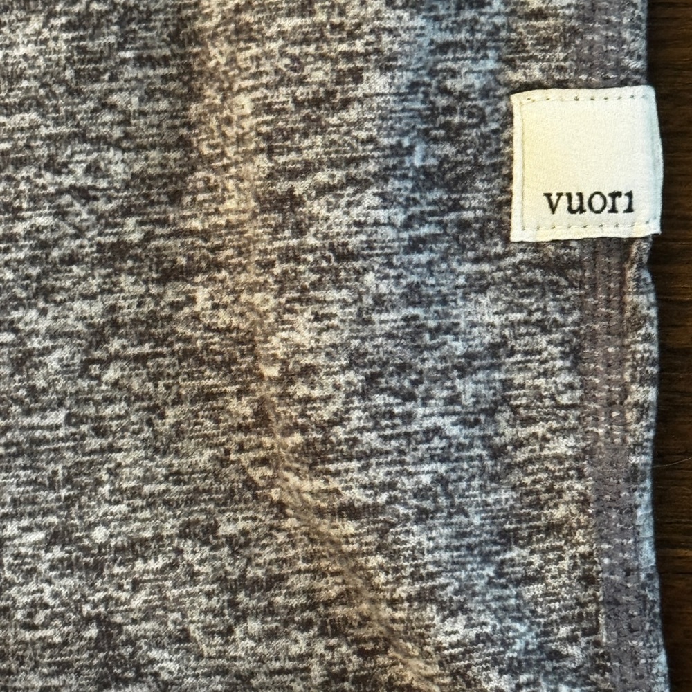 Vuori  joggers, size small